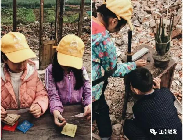 △ 學(xué)生仔細(xì)端詳已經(jīng)不再使用的各種紙質(zhì)老證件 △ 觀展學(xué)生對(duì)播放的聲音場(chǎng)特別好奇，蹲下認(rèn)真?zhèn)榷鷥A聽